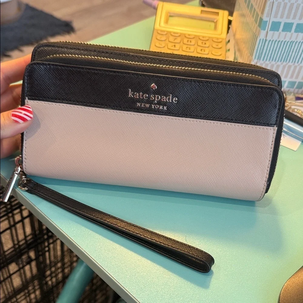 Kate Spade Black and Cream Wallet large wristlet zip card clutch designer